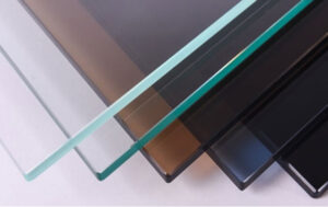 انواع شیشه رنگی برای تراس