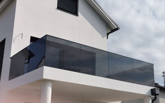 راهنمای خرید شیشه برای بالکن منزل