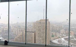 آیا بالکن شیشهای برای مناطق سردسیر مناسب است؟