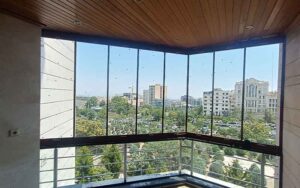 تفاوت شیشه‌های تک جداره و دوجداره برای بالکن