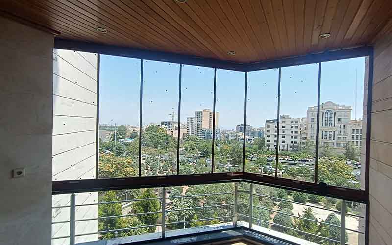 تفاوت شیشه‌های تک جداره و دوجداره برای بالکن