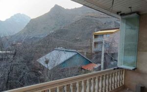 پوشاندن بالکن در زمستان | بهترین روشها برای جلوگیری از سرما و اتلاف انرژی