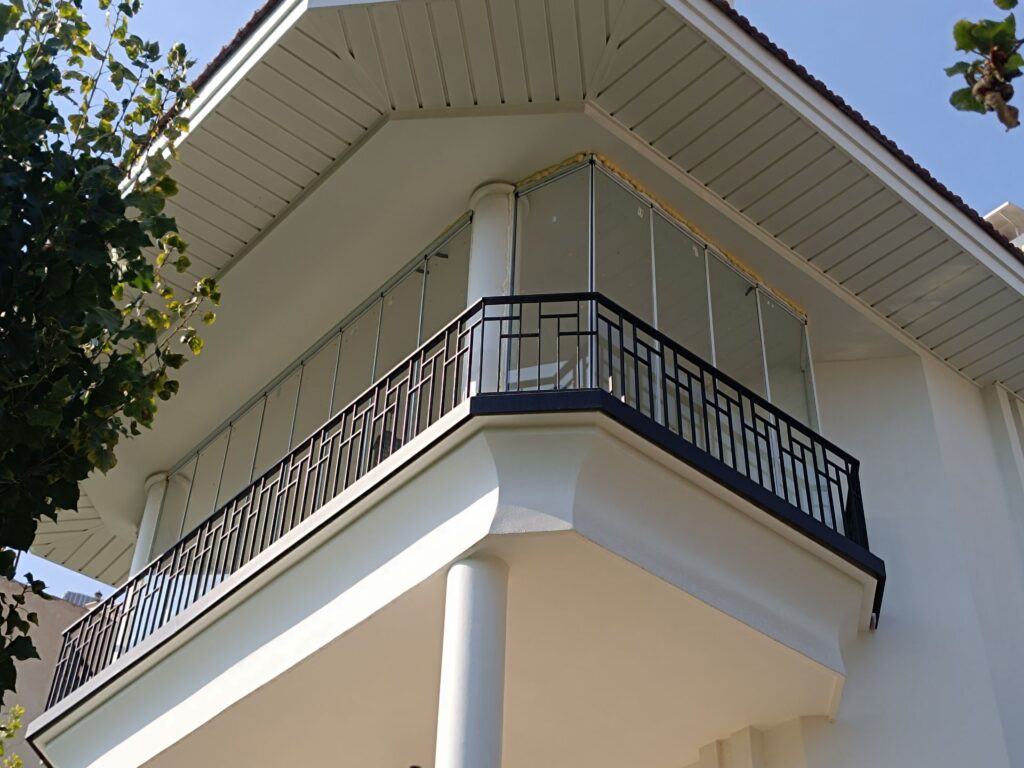 نمونه کار شیشه بالکنی 2